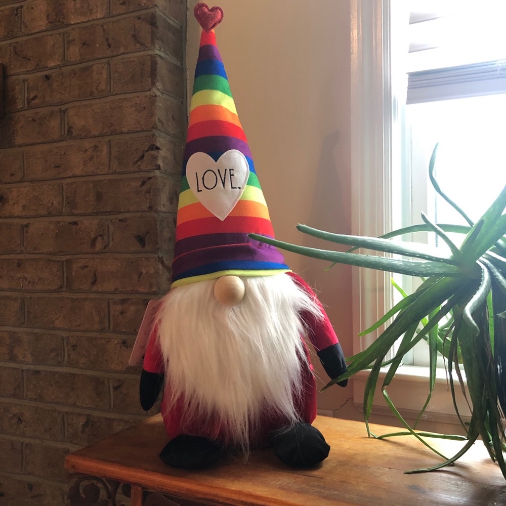 🔹SOLD🔹Rae Dunn Rainbow Love Gnome